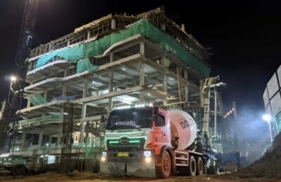 Pengiriman bahan bangunan dari SIG untuk pembangunan infrastruktur Gedung Kemenko 1 di Kawasan Inti Pusat Pemerintahan (KIPP) Ibu Kota Nusantara. (Ist)