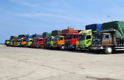 Truk pengangkut angkutan barang/Foto: ASDP. (Ist)