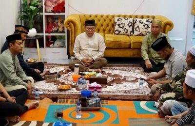Pj Bupati PPU, Makmur Marbun menggelar sahur borsama warga Desa Sukaraja. (Ist)