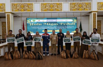 PHKT melakukan penyerahan Bahan Pokok dan Penting (Bapokting) kepada masyarakat sekitar wilayah operasi di Kabupaten PPU. (Ist)