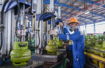 Proses pengisian gas elpiji tiga kilogram di SPBE Tanjung Priok. (Ist)