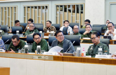 Kepala Bapanas Arief Prasetyo Adi bersama pejabat Bapanas dalam Rapat Dengar Pendapat (RDP) Komisi IV DPR RI di Jakarta. (Ist)