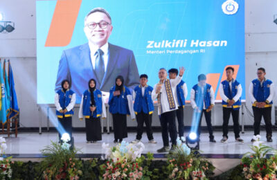 Mendag berharap para mahasiswa dapat memahami pentingnya memiliki daya saing dan kreativitas. (Ist)