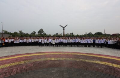 Kegiatan apel gabungan seluruh pegawai di halaman Kantor Bupati PPU. (Ist)