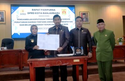 Pjs Wali kota Banjarbaru, Nurliani saat menghadiri Rapat Paripurna. (Ist)