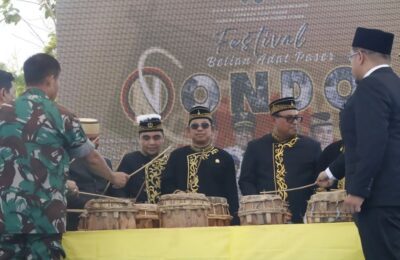 Ketua DPRD Kabupaten PPU, Raup Muin, hadir dalam pembukaan Festival Belian Adat Paser Nondoi. (Ist)