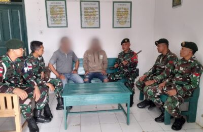 Warga Perbatasan Serahkan Senjata Api ke Satgas Pamtas Yonarmed 11 Kostrad. (Ist)