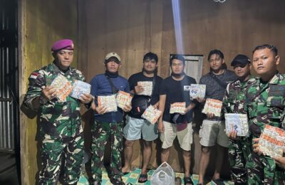 Satgas Pamtas Yonarmed 11 Kostrad Gagalkan Penyelundupan 960 Kosmetik Ilegal di Dermaga Bambangan. (Ist)