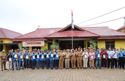 Wujudkan Keamanan Pangan, DPKP Kalsel Serahkan Sertifikat SPPB-PSAT dan PD. (Ist)