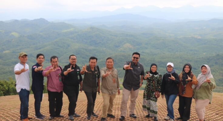 Wakil Menteri Kehutanan, Sulaiman Umar Siddiq beserta rombongan. (Ist)