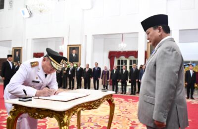 Prabowo Subianto lantik Gubernur Kalsel Muhidin. (Ist)