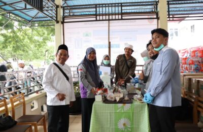 Labkesda Kalsel lakukan pemeriksaan sampel makanan empat Posko Warung Gratis. (Ist)