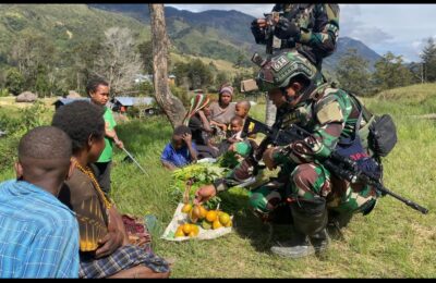 TNI Peduli Warga Pegunungan dengan Berbagi Makanan dan Pelayanan Kesehatan Gratis di Papua. (Ist)