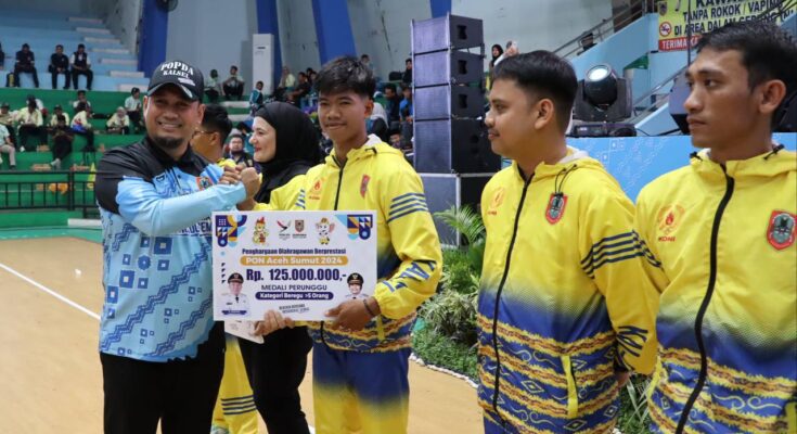 Seremoni pelepasan kontingen Pekan Olahraga Pelajar Daerah (POPDA) 2025 di GOR Hasanuddin. (Ist)