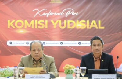 Anggota KY dan Juru Bicara KY Mukti FaJar Nur Dewata. (Ist)