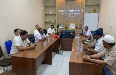 Pihak BPN Kabupaten PPU berupaya mengklarifikasi persoalan tuntutan yang disampaikan sejumlah warga, di Ruang Wijaya Kantor BPN Kabupaten PPU, Kamis (13/08/2025)
