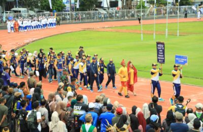 Defile Kontingen HSU pada Pembukaan Porprov XII Kalsel. (Ist)