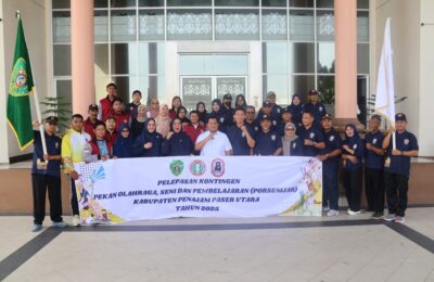 Bupati Penajam Paser Utara (PPU) H. Mudyat Noor secara resmi melepas Kontingen Pekan Olahraga, Seni, dan Pembelajaran (PORSENIJAR) Kabupaten PPU. (Ist)